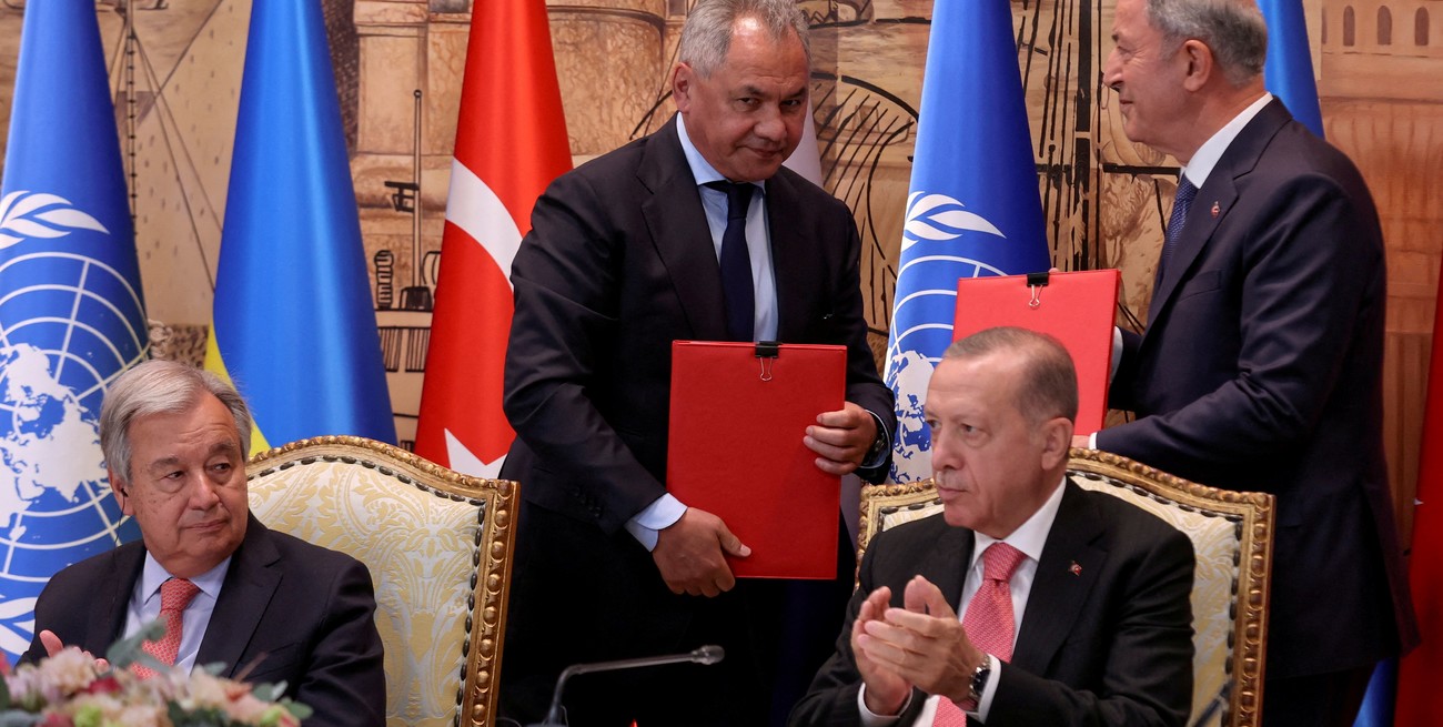 Ucrania y Rusia firmaron acuerdos de exportación de granos con la ONU y Turquía
