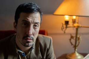 Manu Hattom, cantautor nacido en Boedo