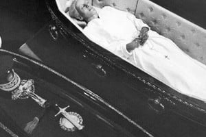 Tras deambular por Buenos Aires, terminó enterrada con nombre falso en el cementerio de Milán.