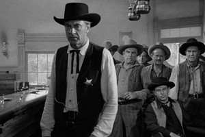La interpretación del sheriff Will Kane, a quien el pueblo de Hadleyville le da la espalda cuando tiene que enfrentar a un grupo de forajidos, le valió un Oscar a Gary Cooper. Foto: Stanley Kramer Productions / United Artists
