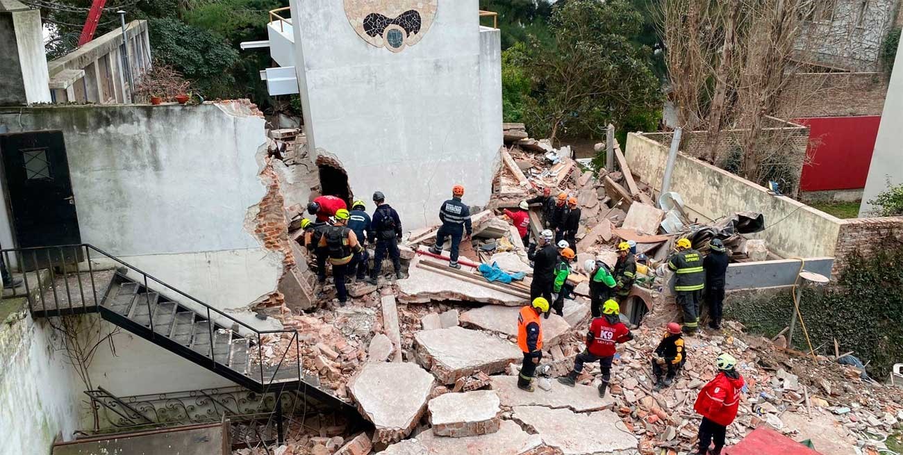 Derrumbe de Rosario: por peligro de más desplomes retiran a los rescatistas e ingresan máquinas