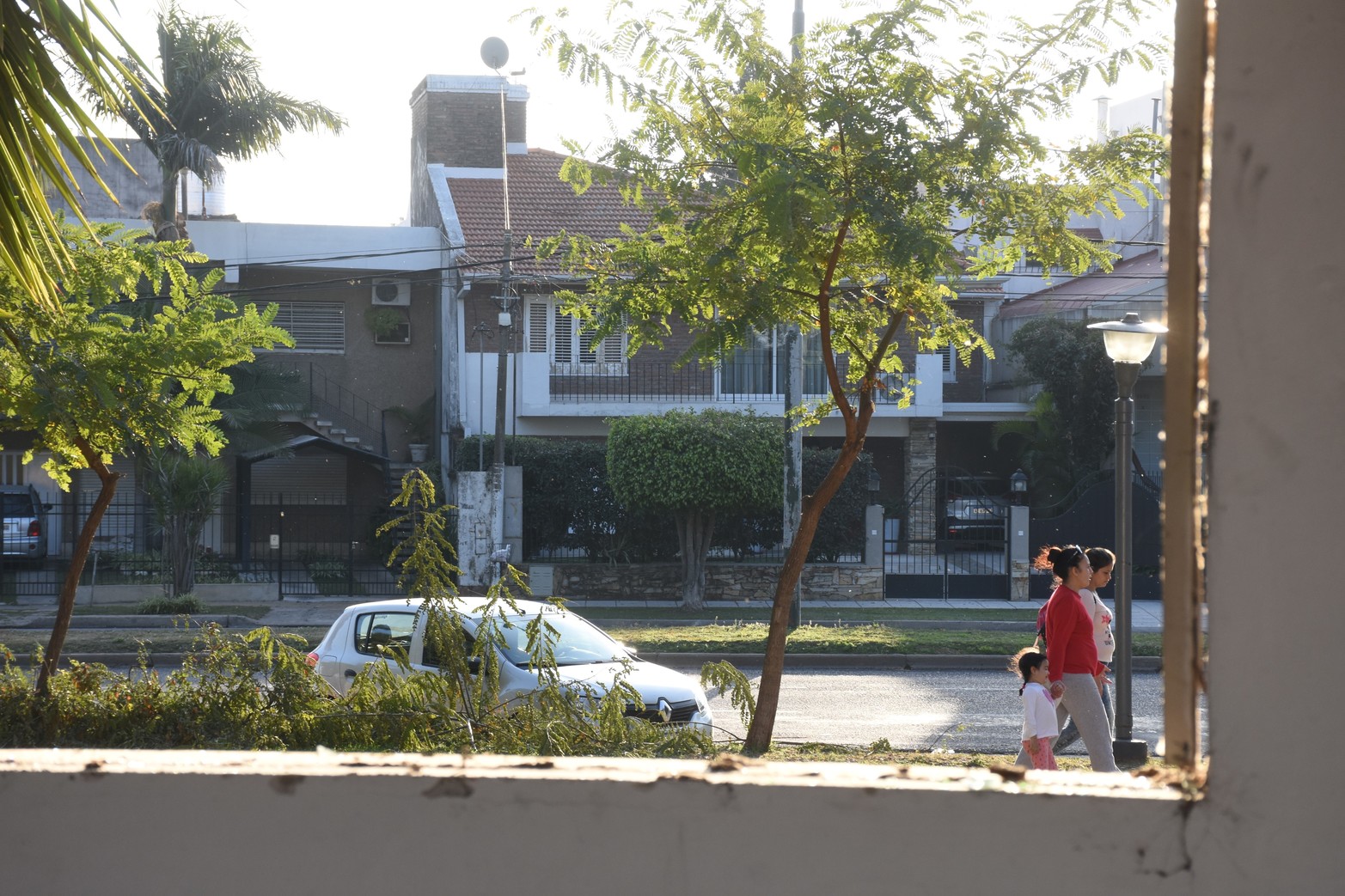 Aquel viejo proyecto para crear un Complejo Turístico Recreativo de la Costanera Oeste, estuvo freezado por varios años. Se trata de un inmueble ubicado en Av. Alte. Brown al 6.900, donde décadas atrás funcionó El Barrilito, un comedor muy popular, concurrido y recordado por quienes ya peinan canas..