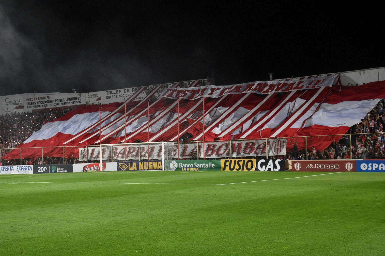 L a hinchada tantengue festejó el triunfo sobre Godoy Cruz