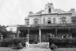 Frente del Palacio Unzué en 1938.
