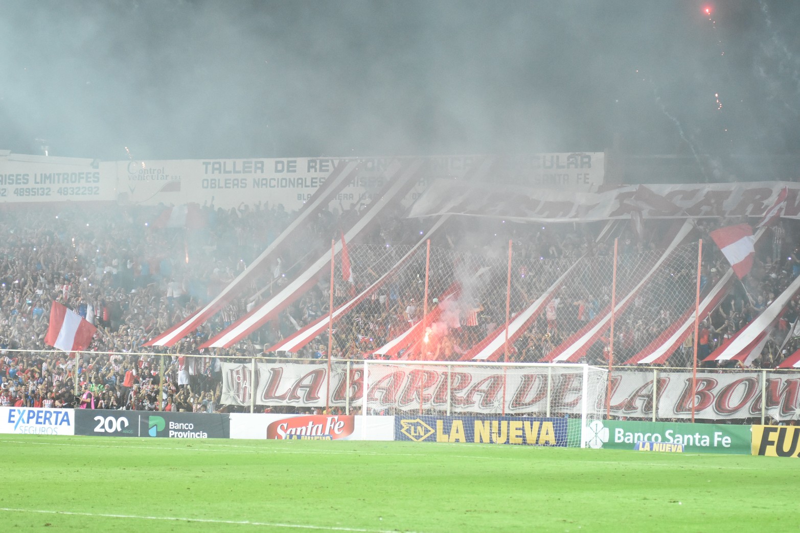 L a hinchada tantengue festejó el triunfo sobre Godoy Cruz
