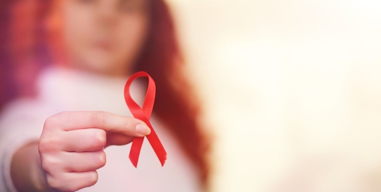 Una mujer de Barcelona con VIH logró controlar el virus sin medicación durante 15 años