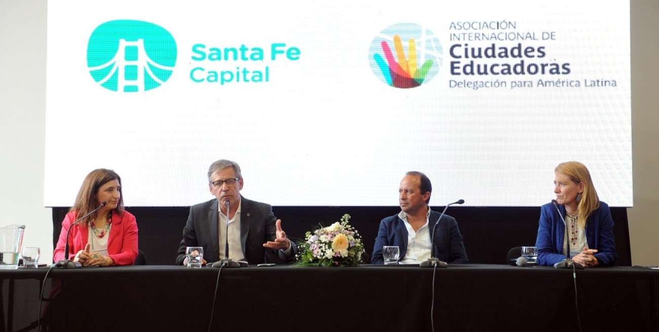 Santa Fe inauguró "Ciudades Educadoras"