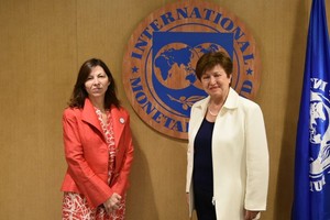 Batakis junto a Georgieva tras su reunión en Washington. Crédito: prensa Ministerio de Economía.