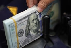 En medio de los cambios en el Gobierno, bajó el dólar blue 