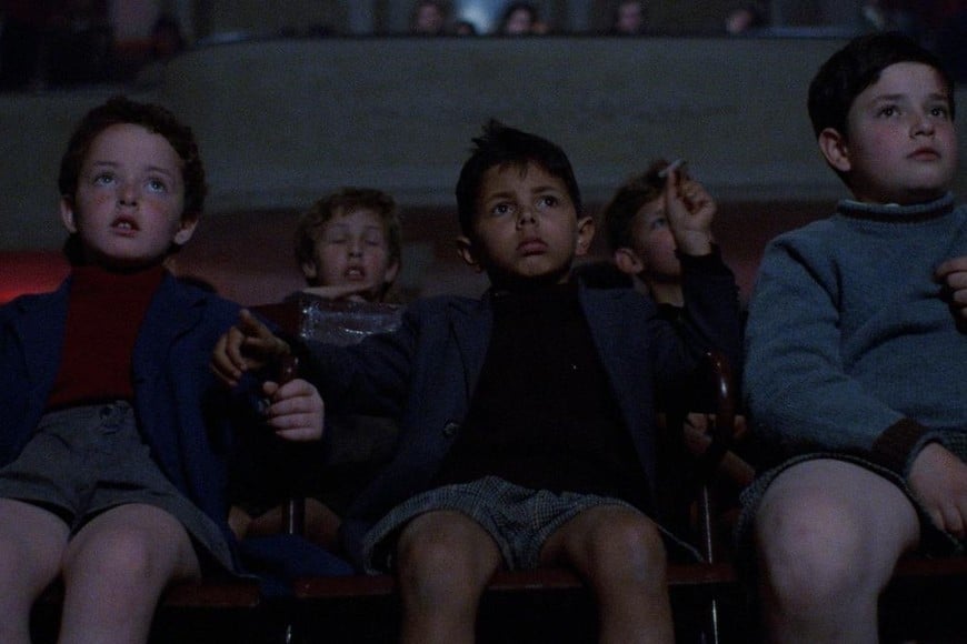 Totó y sus amigos en el "Cinema Paradiso". FOTO: Les Films Ariane, Cristaldifilm, TF1 Films Production, RAI 3, Forum Picture