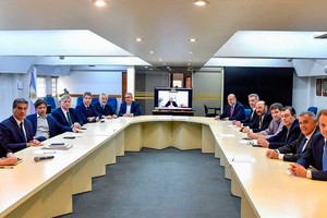 Gobernadores oficialistas reunidos en el CFI antes de la convocatoria del presidente Alberto Fernández a la Casa Rosada. Crédito: Noticias Argentinas