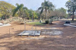 "Continuamos por estos días con la serie de obras previstas en cada etapa, avanzando fuertemente en lo que es el paseo aeróbico, el nuevo paseo de artesanos y la nueva fuente. La idea es poder estar inaugurando las obras de refuncionalización el próximo 25 de septiembre”, añadió Stettler.  Foto: El Litoral