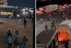 Video: batalla campal entre barras de River y Racing en plena autopista Buenos Aires-La Plata