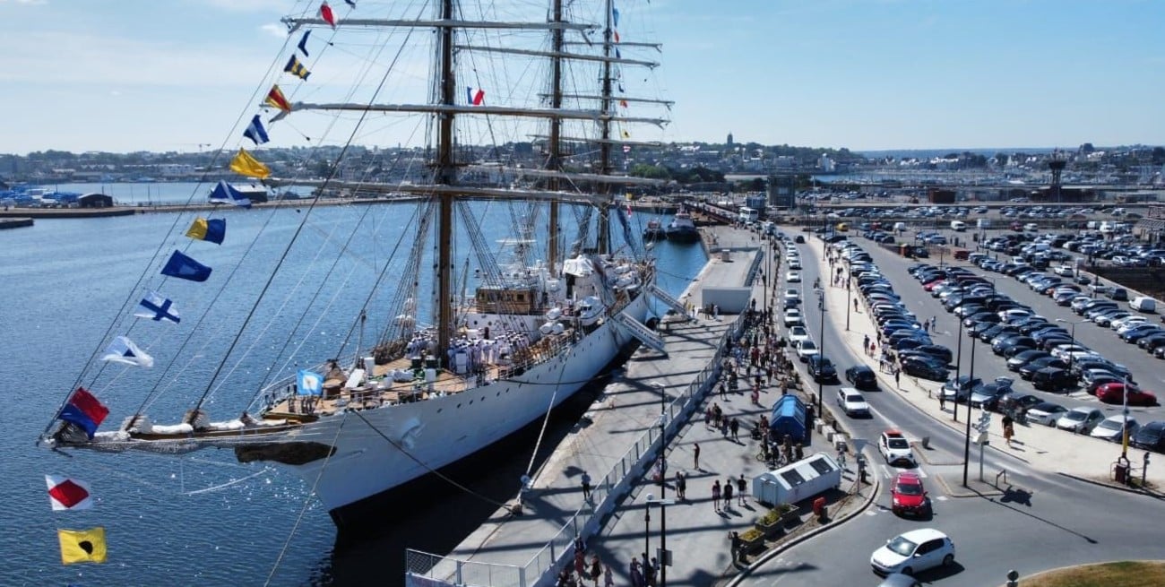 Tras su paso por Dublín, la Fragata Libertad llegó a Saint - Malo