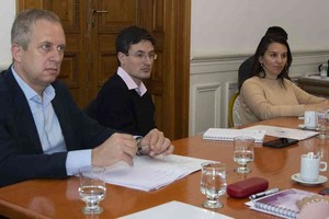 “Con las diferentes miradas concluimos en trabajar en indicadores provinciales, qué demanda insatisfecha tenemos en la población y pensar en un espacio a futuro para los próximos 50 años que responda a las necesidades reales de la comunidad en esta región”, apuntó. Foto: Gobierno de Santa Fe