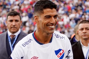 El artillero ex Ajax, Liverpool, Barcelona y Atlético Madrid ya fue presentado. Crédito: Andres Cuenca Olaondo / Reuters