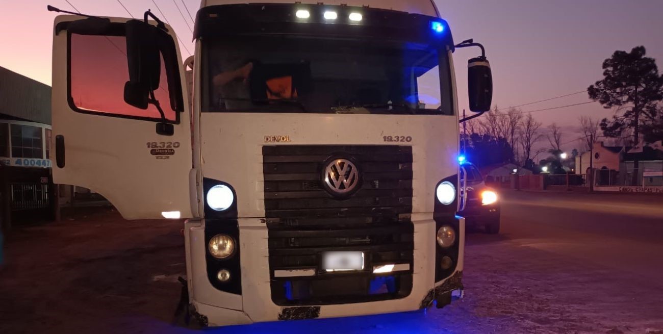 Un camionero fue detenido por manejar borracho y casi atropellar un ciclista en Venado Tuerto