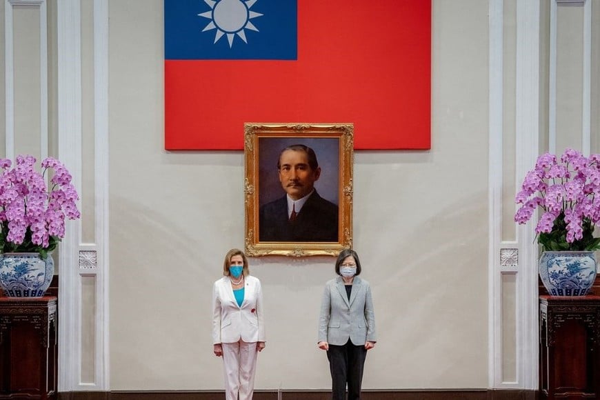 Nancy Pelosi junto a Tsai Ing-wen en la oficina presidencial de Taipéi. Crédito: Oficina Presidencial de Taiwán / vía Reuters