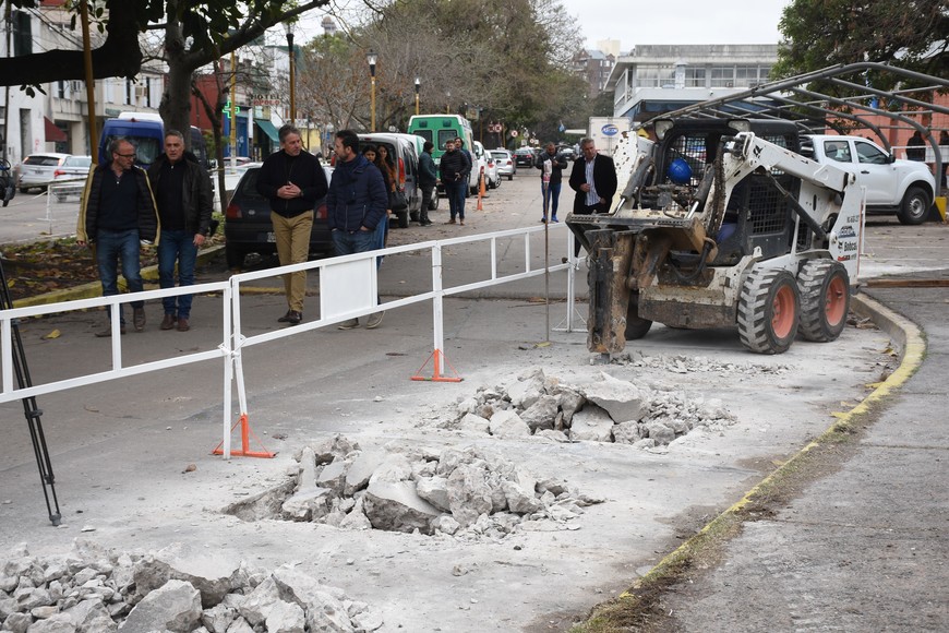 El intendente Emilio Jatón recorrió el avance de obra y destacó: "Vamos a aggiornar la terminal a las necesidades de la gente".