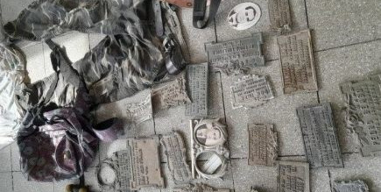 Rosario: detenido con gran cantidad de piezas de bronce robadas del cementerio La Piedad 