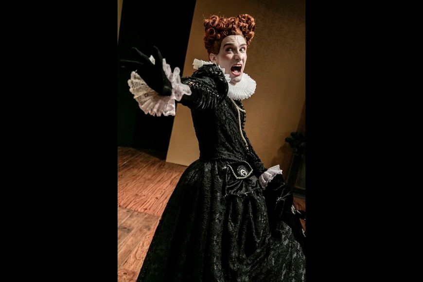 Osvaldo Pettinari confeccionó los más de veinte trajes que se utilizan en la obra. Foto: Pablo Cánepa