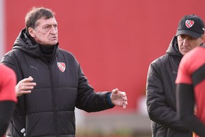 Ya dirigió su primer entrenamiento. Crédito: Prensa Independiente