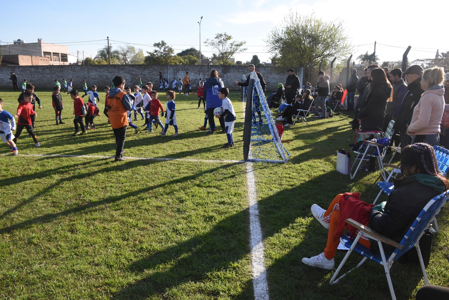 Luego de las vacaciones de invierno, las escuelas de fútbol infantil volvieron a reunirse en el club Banco Provincial.