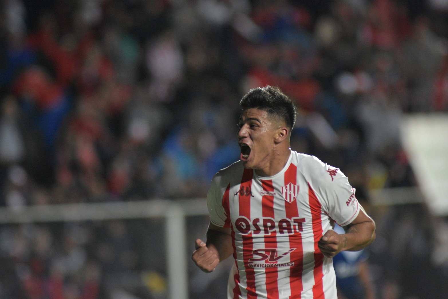 Debut y festejo. El paraguayo Junior Marabel festejo su primer gol con la roja y blanca. Crédito: Mauricio Garín