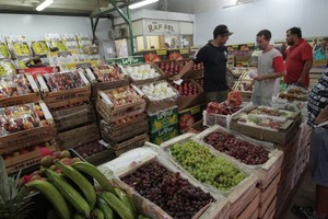 El tomate, la zanahoria y las verduras de hojas verdes se comercializan a precios accesibles. Crédito: Archivo El Litoral / Mauricio Garín