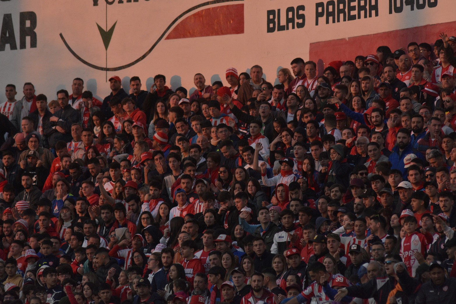 La previa de los hinchas tatengues en Unión vs. Vélez. Crédito: Mauricio Garín