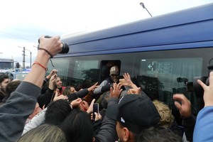 Familiares, amigos y compañeros de trabajo lo recibieron con una caravana.