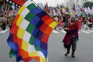 Los pueblos indígenas practican culturas y formas únicas de relacionarse con la gente y el medio ambiente.