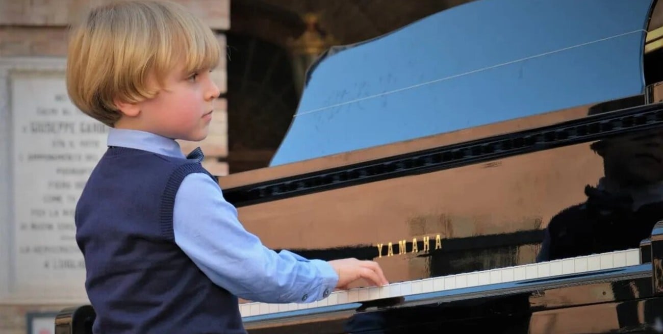 El “Mozart italiano”: tiene 5 años y sorprende a todos tocando el piano
