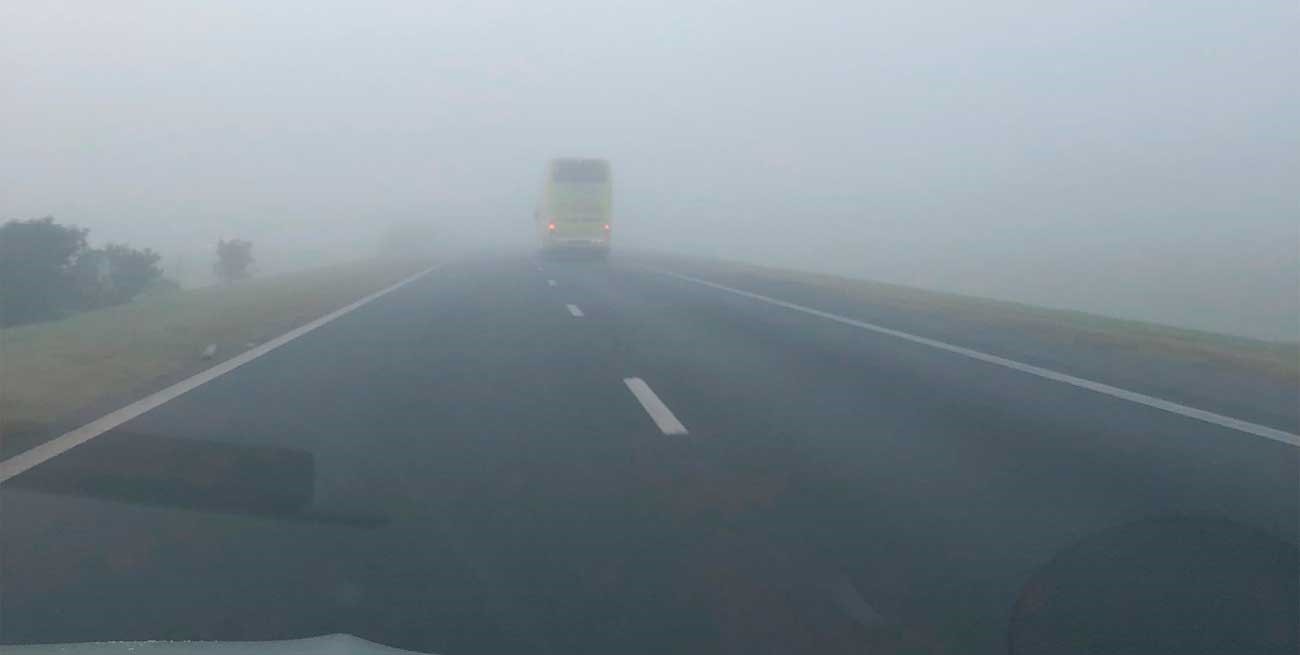Cortaron la autopista Rosario - Buenos Aires por presencia de niebla y humo