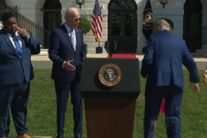 Las imágenes se tornaron virales nuevamente en la mayoría de las redes sociales.