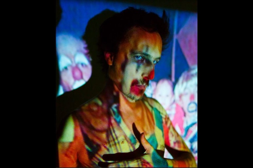 Para evocar una época, en la obra se recrean en vivo dos payasos. Foto: Gentileza producción