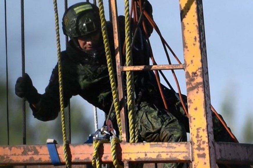 Buzos militares y rescatistas intentaron ingresar al lugar