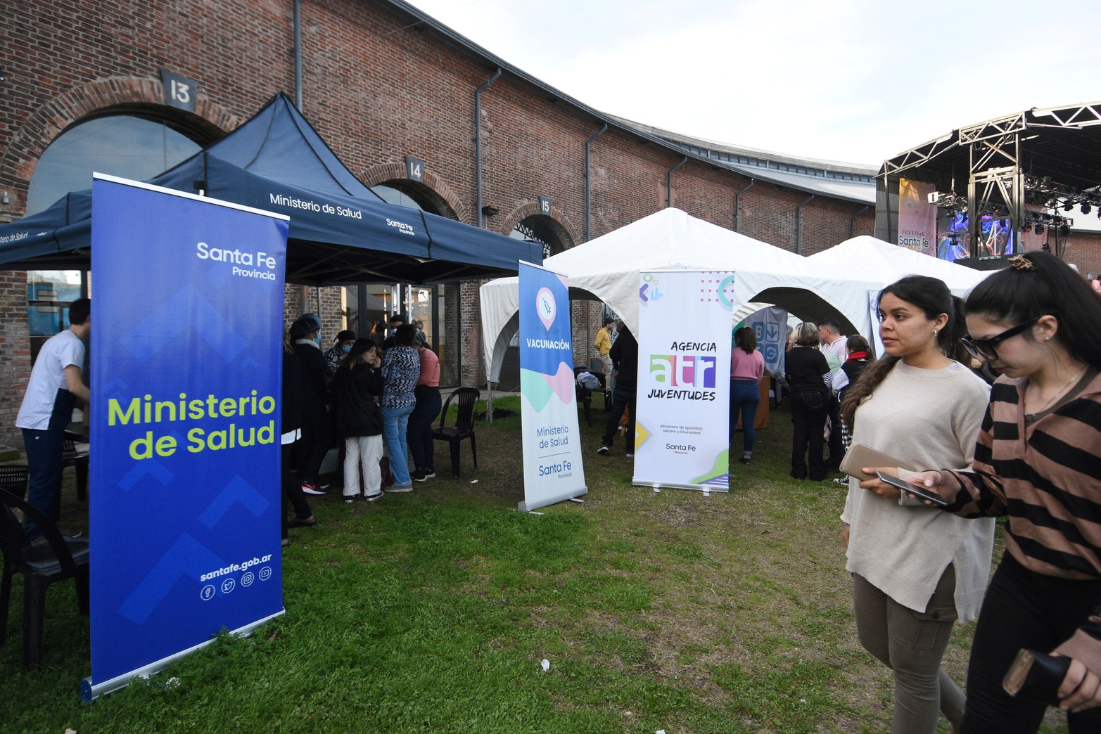 La provincia montó en el lugar stands de los distintos programas gubernamentales, como ATR juventudes, Billetera Santa Fe y el Boleto Educativo Gratuito.