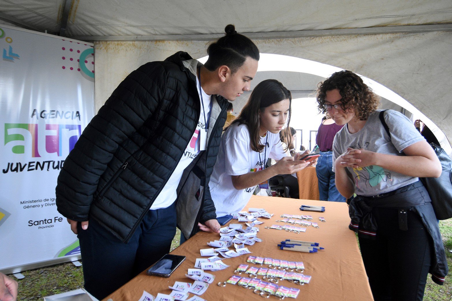 La provincia montó en el lugar stands de los distintos programas gubernamentales, como ATR juventudes, Billetera Santa Fe y el Boleto Educativo Gratuito.