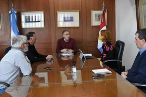 "Hace 10 años pude visitar la ciudad y desde entonces hemos mantenido esa relación con la ciudad. Hoy he vuelto después de ese tiempo para visitarlos, compartir lo que avanzamos en varios procesos en el País Vasco y seguir aprendiendo entre las dos realidades, vasca y rafaelina"; sumó Estensoro. Foto: Municipalidad de Rafaela