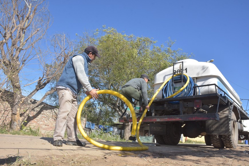 Colastiné Sur: entre los últimos viajes del "aguatero" y el entusiasmo de los vecinos