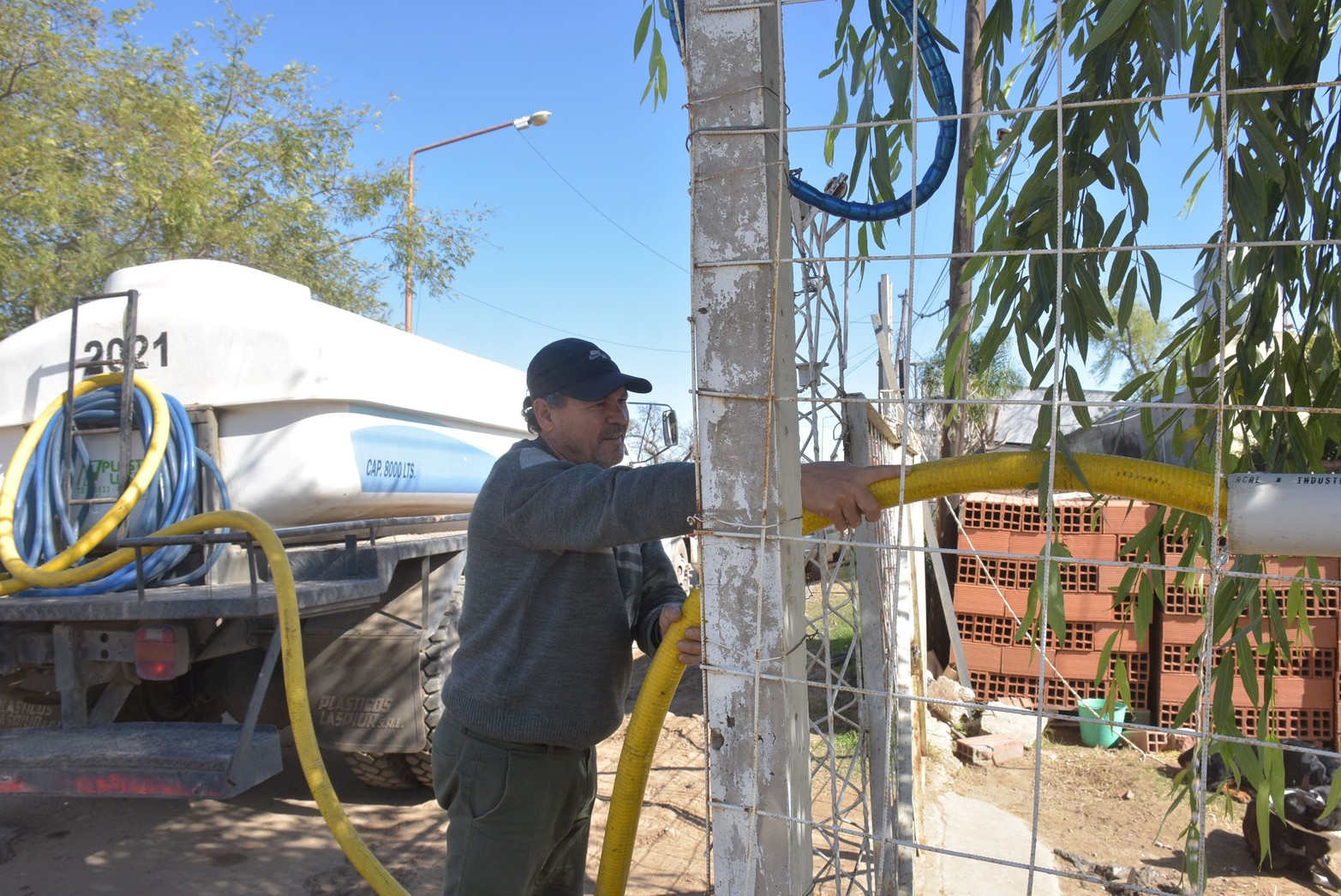 Colastiné Sur se prepara para la llegada del agua potable a demanda al abrir la canilla.Foto Flavio Raina