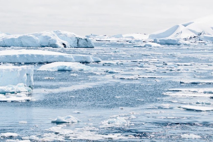 La mayoría de los glaciares antárticos desembocan en el océano