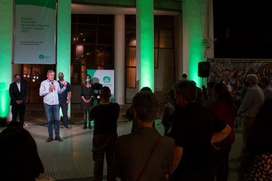 La muestra del Salón Litoral reunió el año pasado obras de 30 artistas que seleccionó José Luis Roces, Lila Siegrist y María Teresa Constantin. Los trabajos fueron elegidos entre 227 que se postularon. Foto: Gentileza Municipalidad de Santa Fe