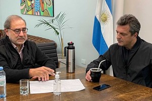 El embajador Argüello anunció el viaje del ministro de Economía.