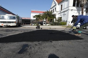 El gran bache generaba inconvenientes en Calchines y Lavalle.