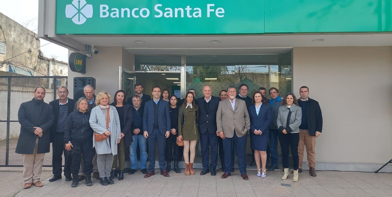 Se inauguró una sucursal del Banco Santa Fe en Villa Cañás