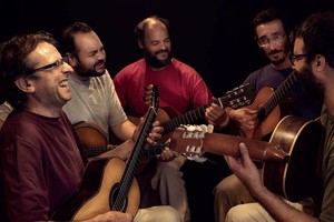 El Carlos Aguirre Quinteto está conformado por Luis Medina (Santa Fe), Sebastián Narváez (Mendoza) y los entrerrianos Mauro Leyes, Mauricio Laferrara y el propio Negro Aguirre. Foto: Gentileza producción