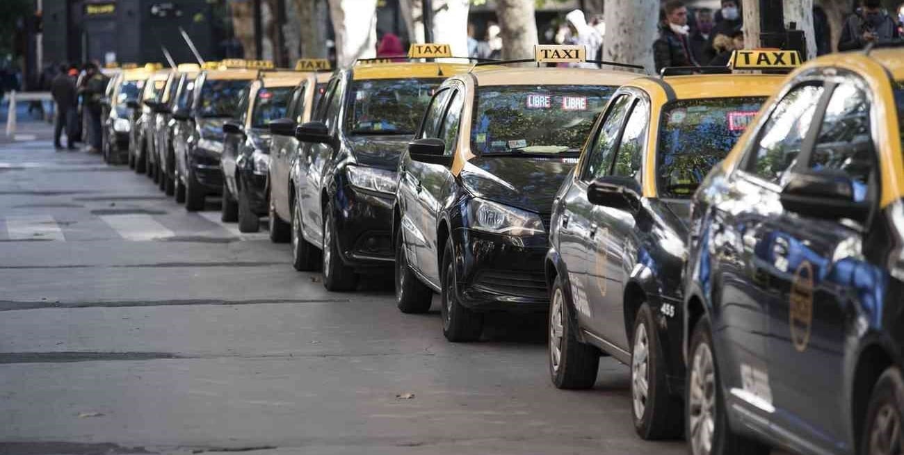Los cambios que buscan implementar en Rosario para modernizar el sistema de taxis