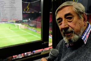El último comentario de Bergesio fue en la cancha de Colón, donde fue ovacionado. Crédito: Hugo Pascucci